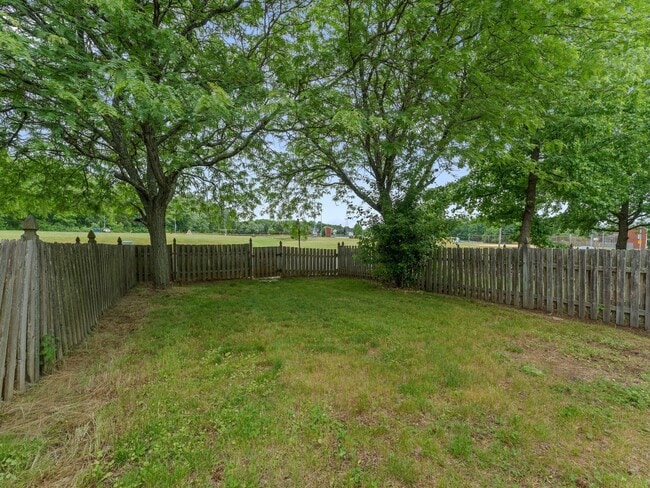 Building Photo - 5 Larkspur Ct