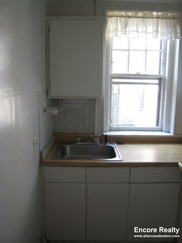 Building Photo - 317 Allston St