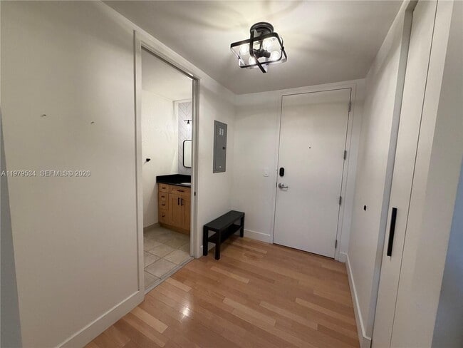 Building Photo - 150 E Robinson St