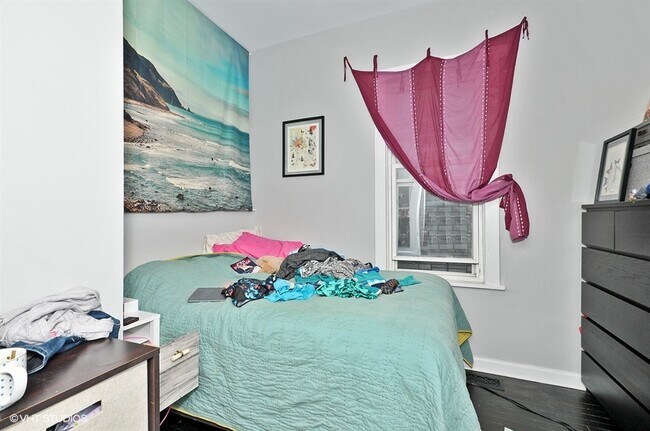 Building Photo - 1701 N Maplewood Ave