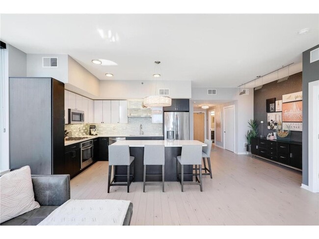 Building Photo - 740 Portland Ave