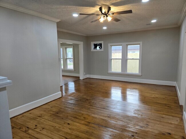 Building Photo - 1523 Avenue C