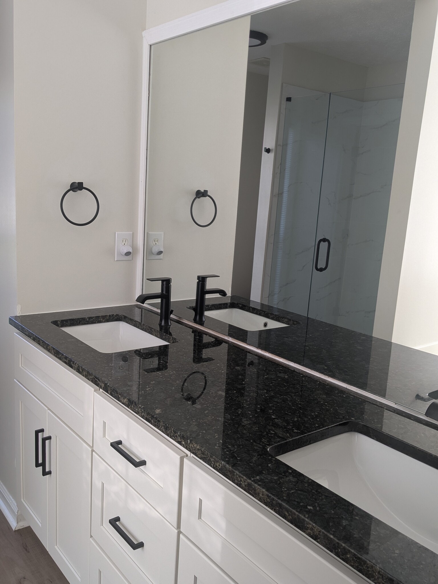 New granite countertops and sinks - 60 Riverside Pky