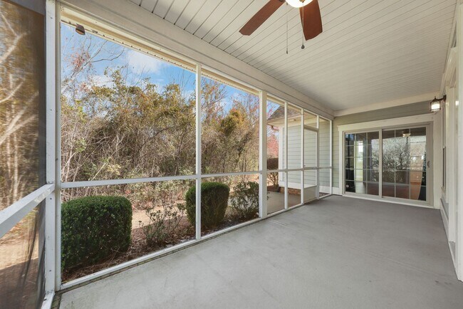 Building Photo - ~ COMPASS POINTE ~