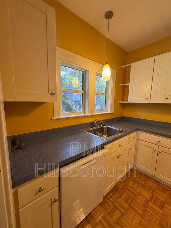 Building Photo - 1403 E Paris St