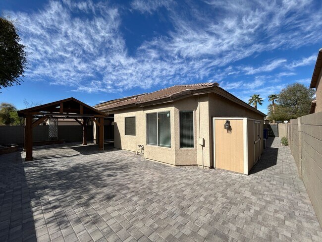 Building Photo - 14527 W Gelding Dr