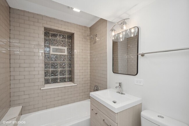 Building Photo - 640 E 51st St