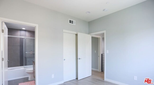 Building Photo - 1242 Beachwood Dr