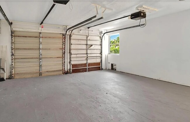 Building Photo - 4031 Coral Hills Dr