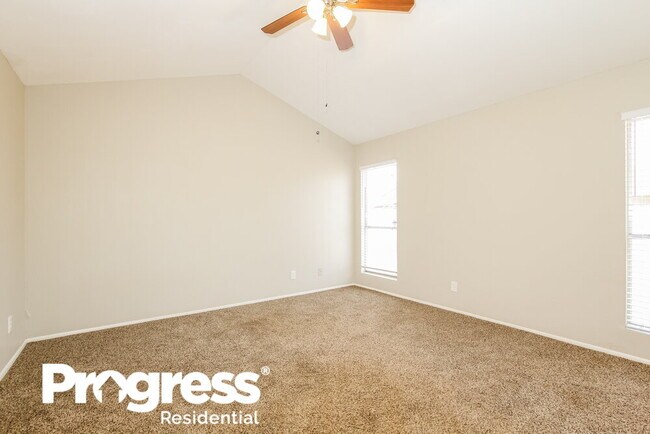 Building Photo - 7748 W Paradise Dr