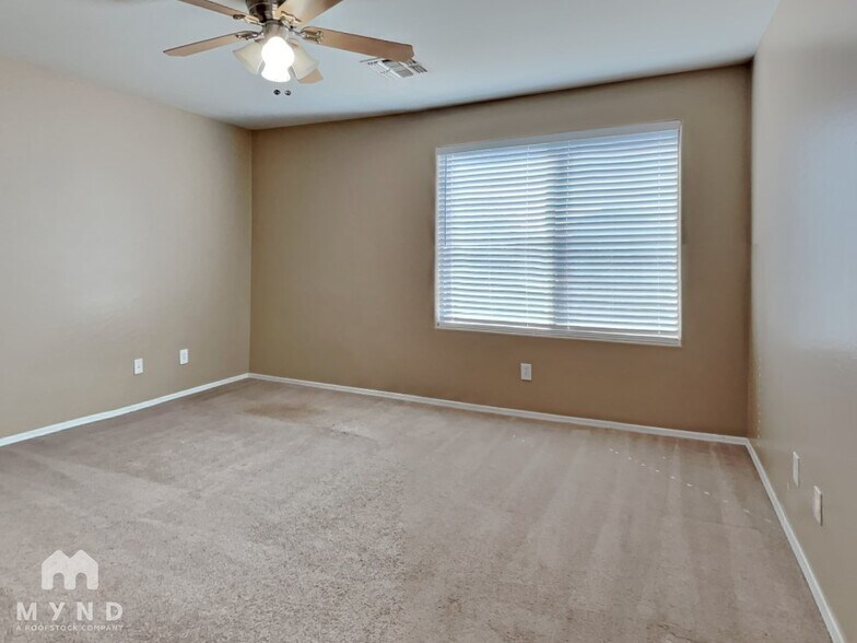 Building Photo - 4732 W Dill Ave