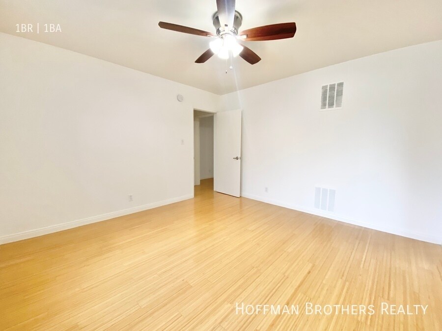 Building Photo - 3107 Durango Ave