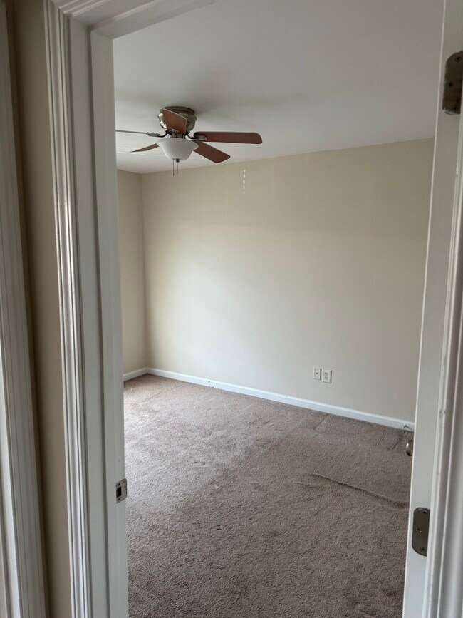 Building Photo - 1044 Annazanes Ct