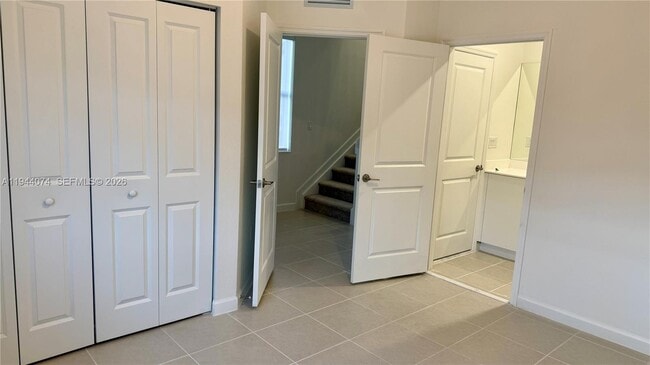 Building Photo - 2617 SE 27th Dr