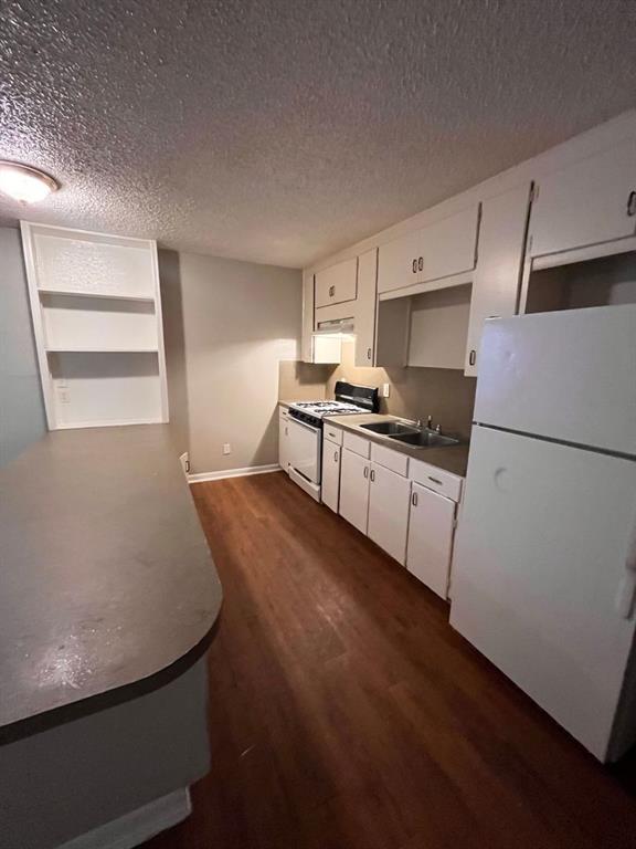 Building Photo - 3106 Duval St