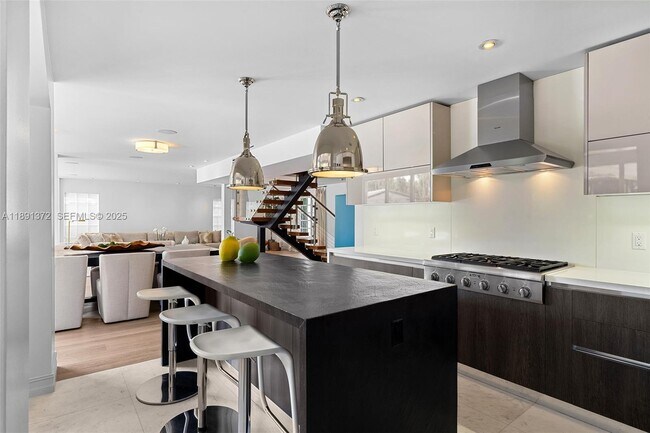 Building Photo - 575 Bay Point Rd