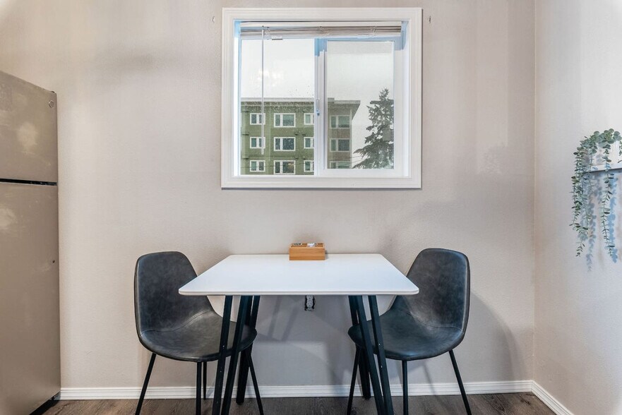 Building Photo - 1805 S Yakima Ave