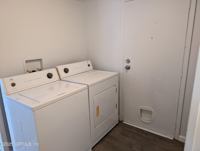 Building Photo - 179 Violet Cir