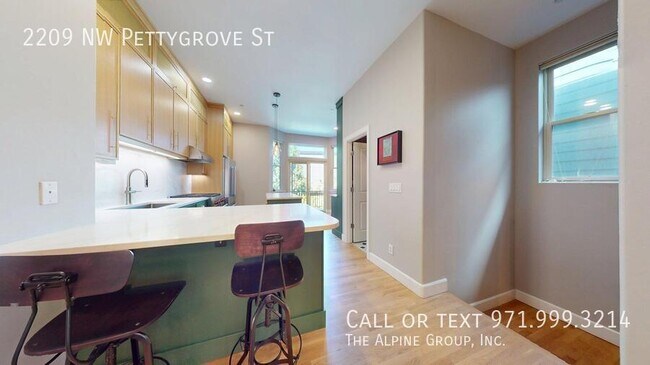 Building Photo - 2209 NW Pettygrove St