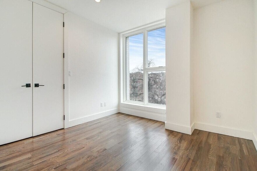 Building Photo - 171 Linden Blvd
