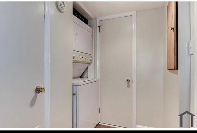 Building Photo - Newly Renovated 2 bedroom Unit for Rent!!