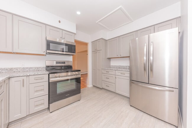 Building Photo - 1520 Traver Rd