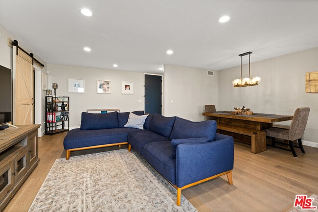 Building Photo - 4275 Vía Arbolada