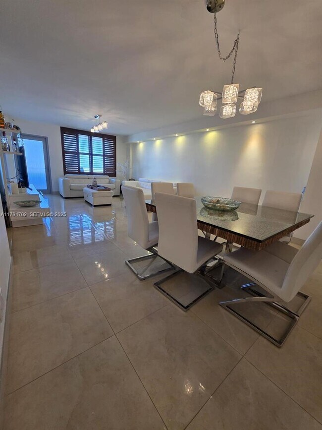 Building Photo - 9225 Collins Ave