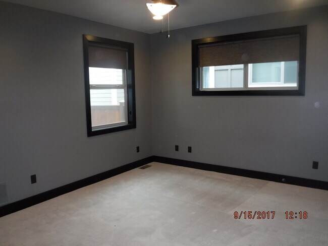 Building Photo - Gorgeous modern 5 bedroom - Minutes from MSU!