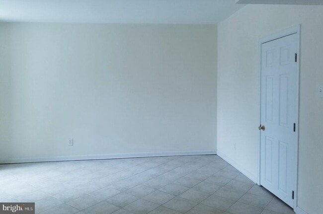 Building Photo - 805 Brooks Ln