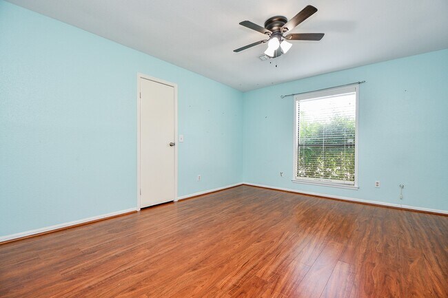 Building Photo - 11906 Pepperdine Ln