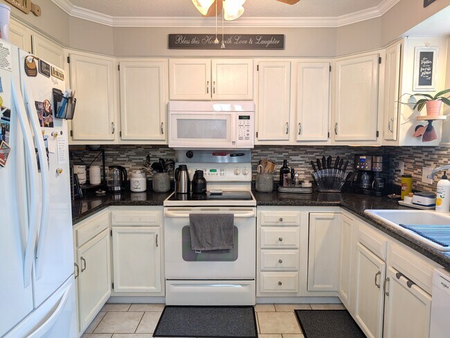 Building Photo - 601 Blackburn Dr