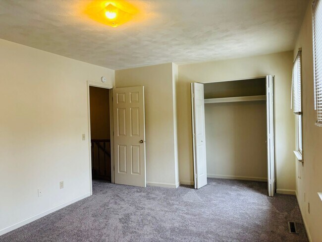 Building Photo - 2424 Ridge Rd
