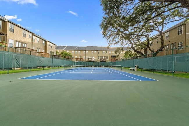 Building Photo - 3008 Bayshore Pointe Dr