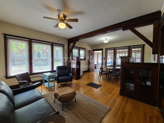 Building Photo - 811 Market St