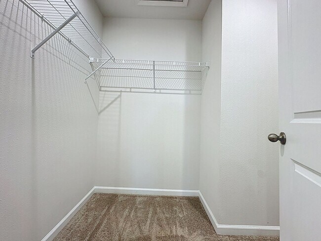 Building Photo - 409 Sedgewick Dr