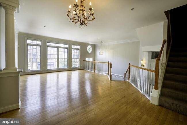 Building Photo - 1156 Regal Oak Dr