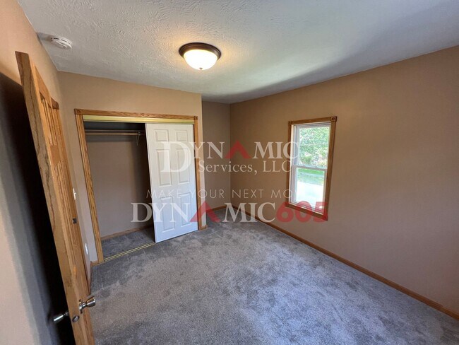 Building Photo - Upper Level 1 Bedroom, 1 Bathroom Apartmen...
