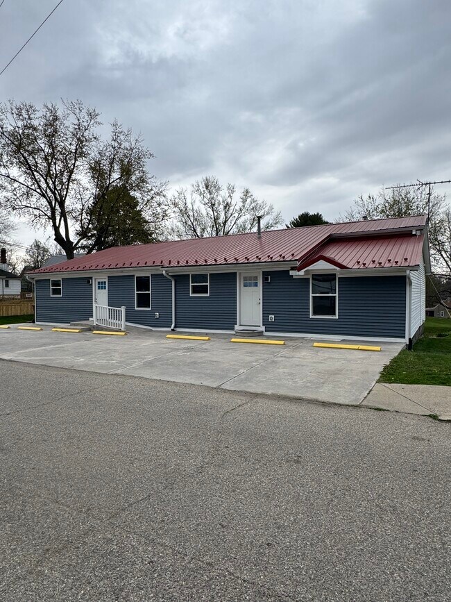 Primary Photo - 310 W 5th St