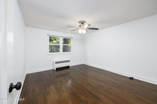 Building Photo - 158 Manor Dr