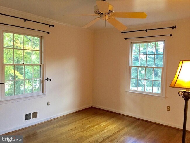 Building Photo - 7510 Cayuga Ave