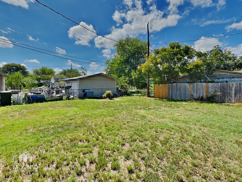 Building Photo - 1441 Miami Dr