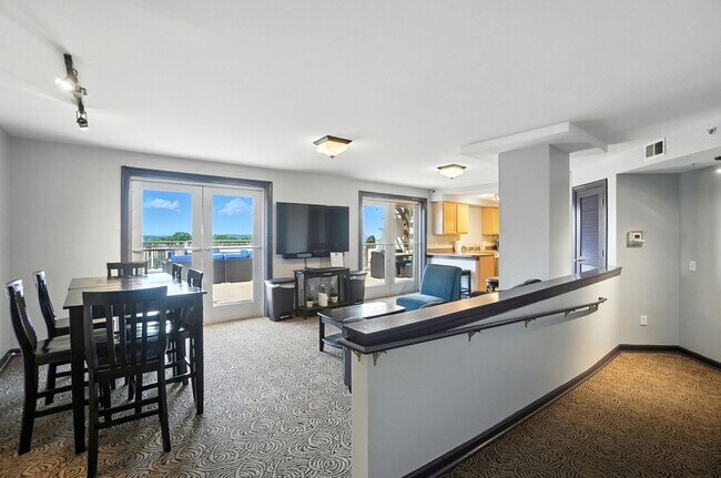 Building Photo - Uptown Condo!