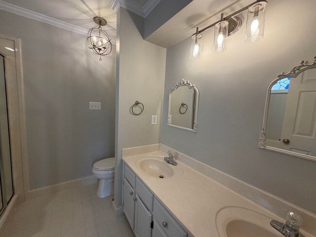 Building Photo - 1565 Dexter Run W