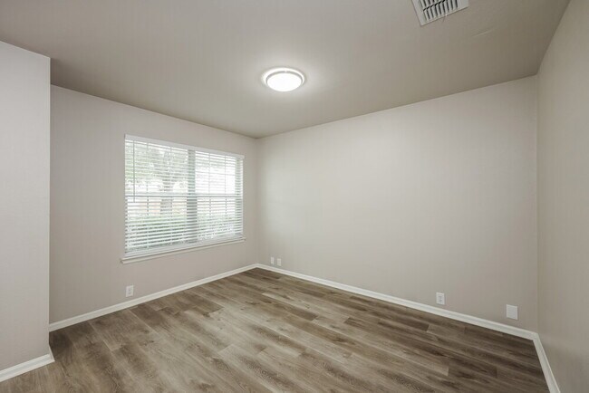 Building Photo - 10875 Rustic Cedar