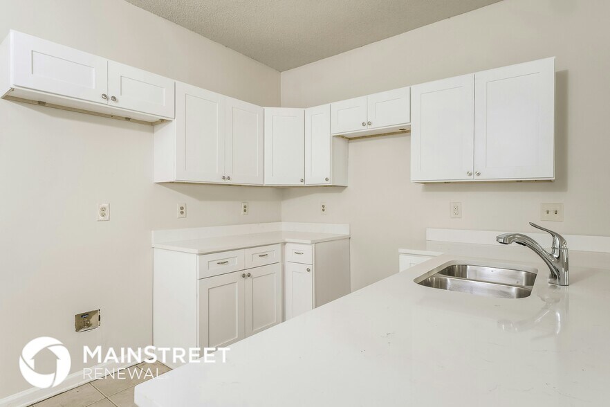 Building Photo - 4590 Lindawood Ln