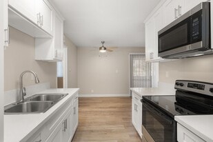 Building Photo - Fully Renovated Apartments- Riverside, CA