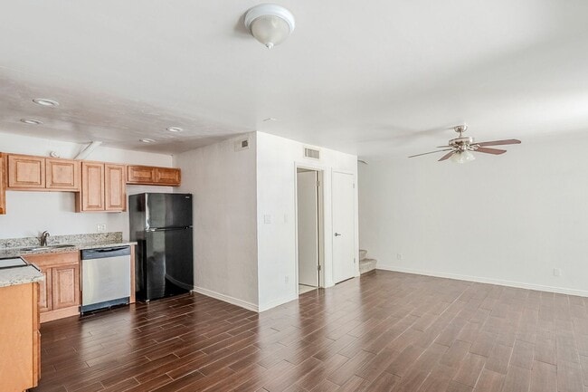 Building Photo - 3 bedroom townhome for rent