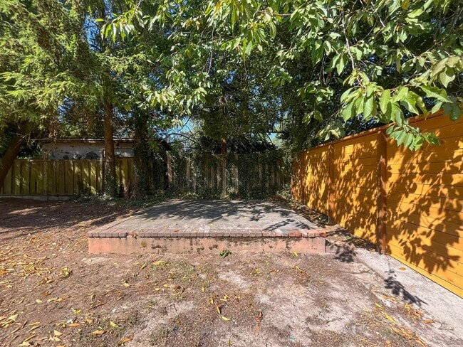 Building Photo - Charming NE Portland Apartment Near Parks, Shops & Transit