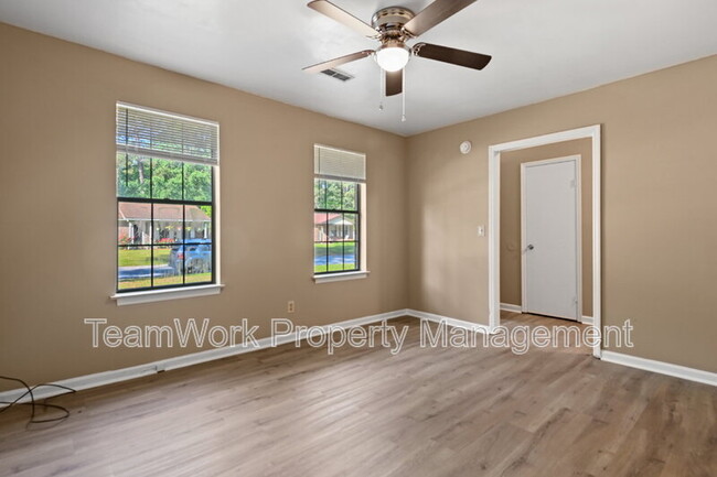 Building Photo - 260 Dorchester Manor Blvd